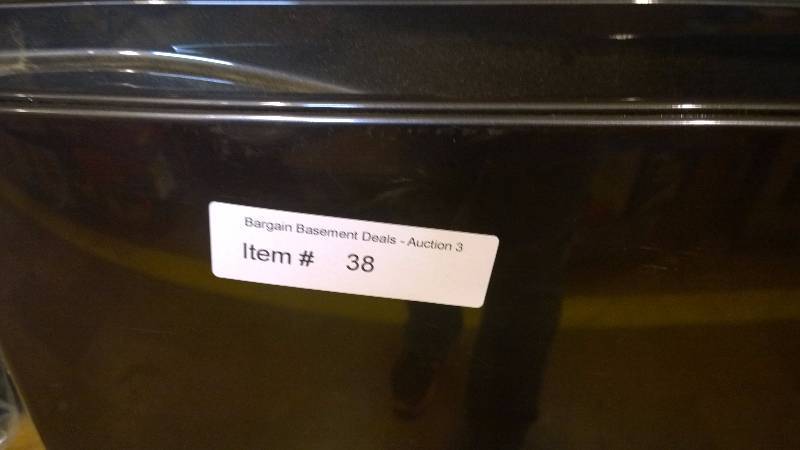 lot 38 image: Samsung Dryer Pedestal, metal and black