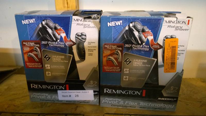 lot 28 image: 2 Remington pivot & flex shaver for men