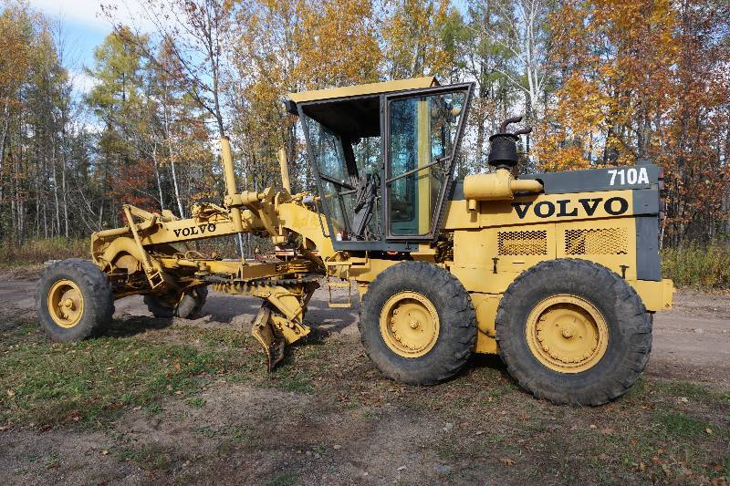 Mid 80s Volvo Champion Model 710A Articulating Road Grader