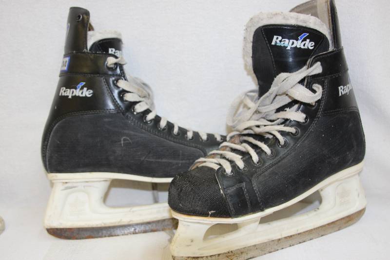 lot 2 image: Rapide hockey skates, size 8