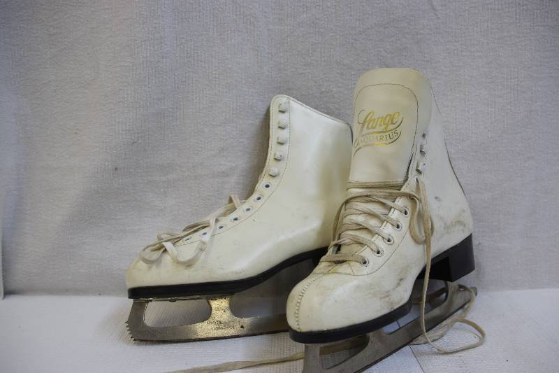 lot 6 image: Lange Aquarius, ladies figure skates, size 7