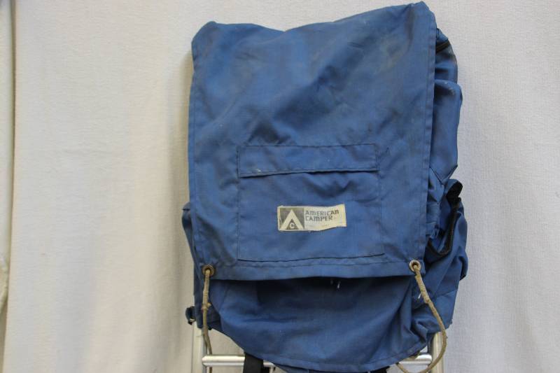 lot 21 image: American Camper backpack