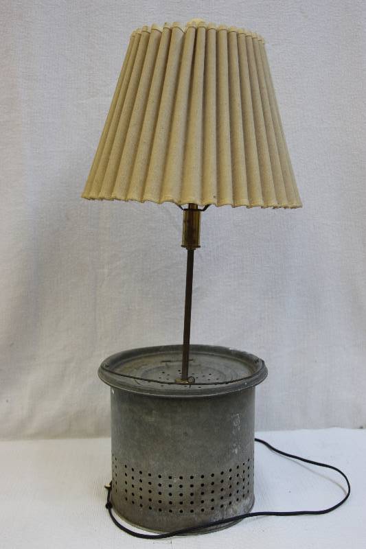 lot 25 image: Minnow bucket lamp and fish creel