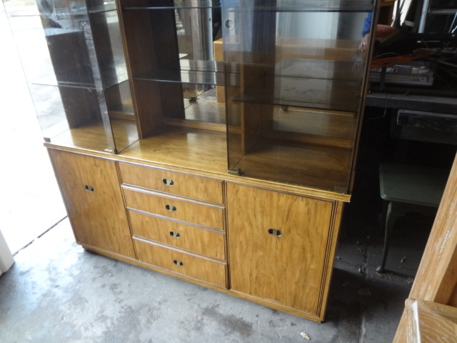 lot 515 image: Drexel Cabinet , Display case