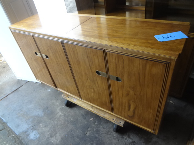 lot 516 image: Drexel Pecan Sideboard