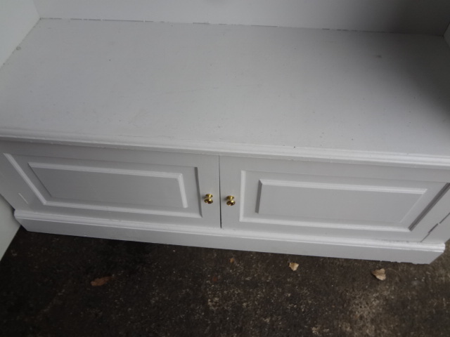 lot 517 image: Huge White Display Case