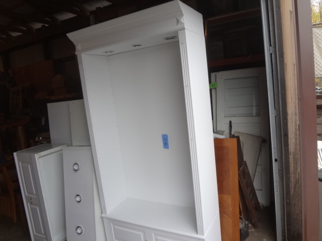 lot 518 image: Huge White Display Case