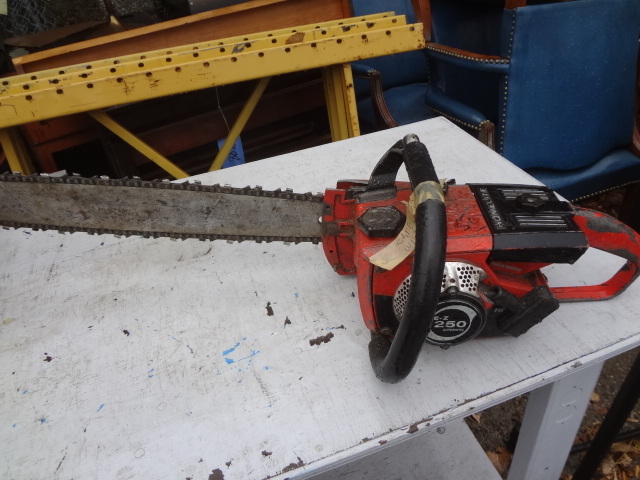 lot 501 image: Home Light Chain Saw