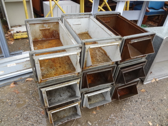 lot 502 image: Lot of Metal Drawers