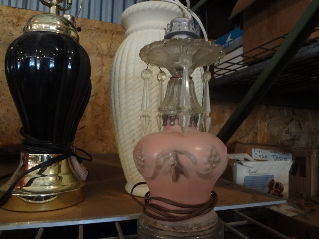 lot 48 image: Lamps, Mini-blinds