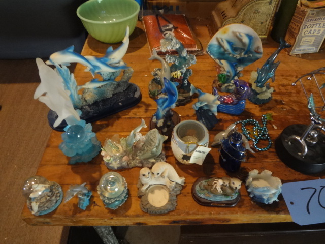 lot 70 image: Dolphins