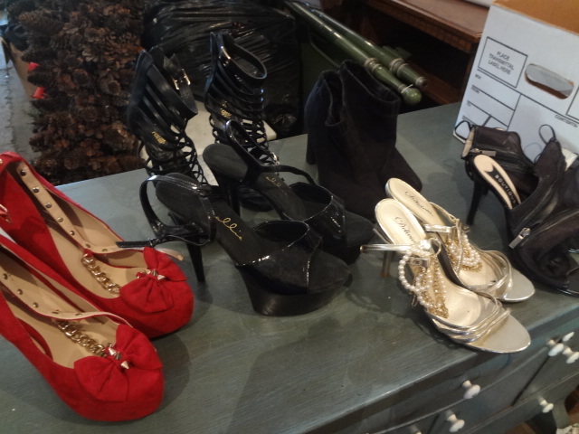 lot 95 image: Shoes Sz 9