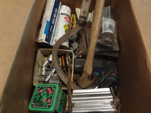 lot 106 image: Stuff