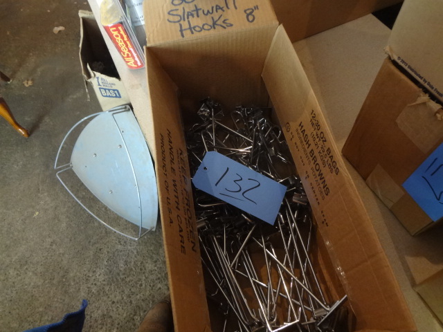 lot 132 image: 60 8 Slatwall Hooks