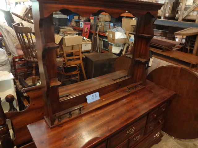 lot 156 image: Dresser wMirror