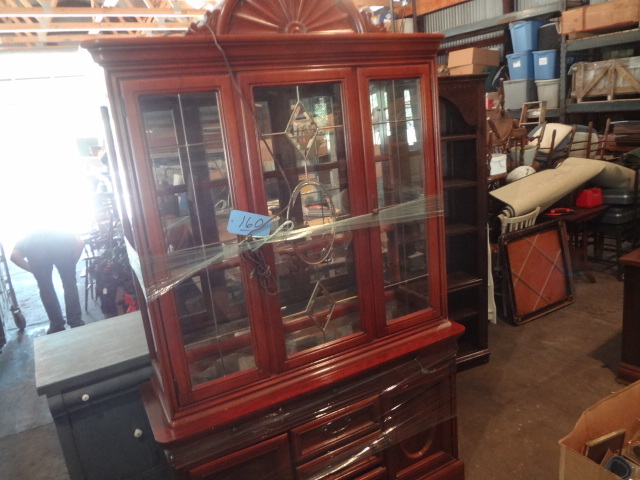 lot 160 image: Beautiful Two Piece Hutch