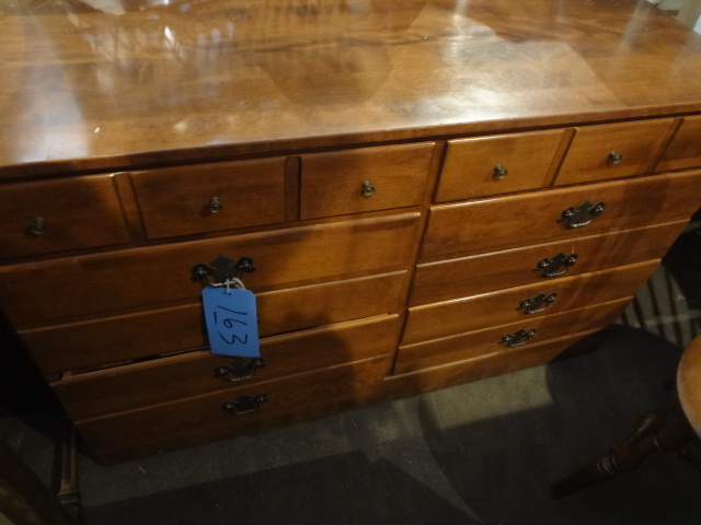 lot 163 image: Chest