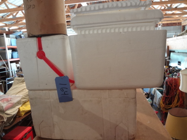 lot 164 image: Lot of Styrofoam Containers