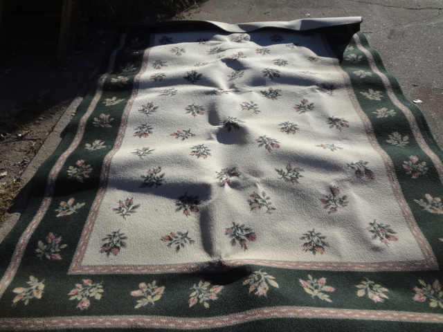 lot 169 image: Rug