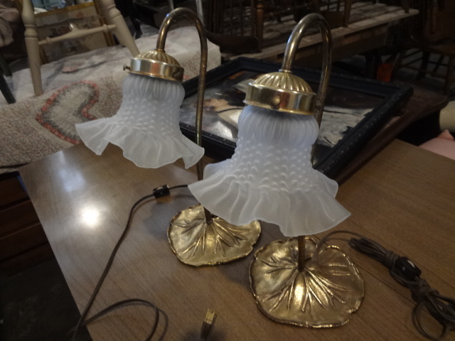 lot 175 image: Pair Lamps