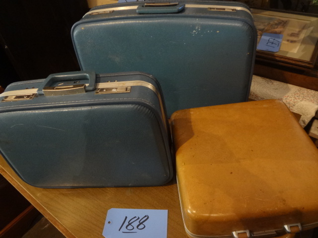 lot 188 image: Luggage,Typewriter