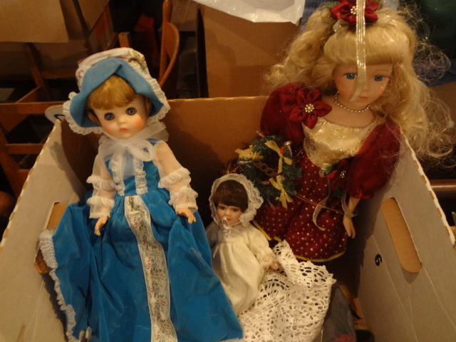 lot 193 image: Dolls