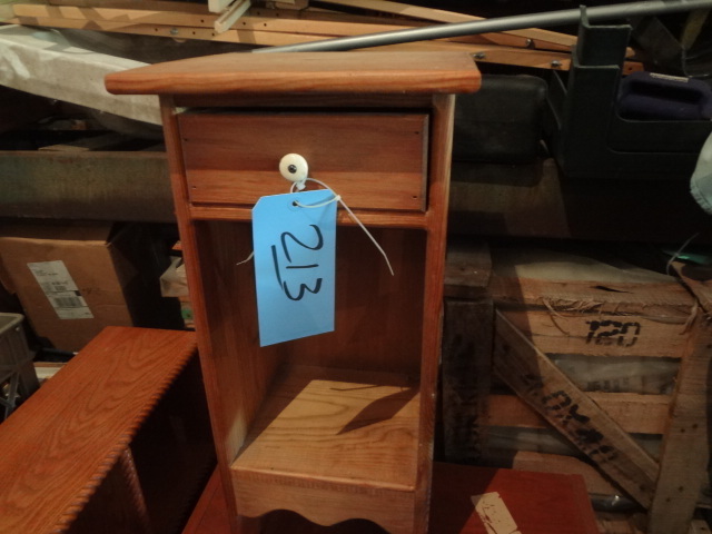 lot 213 image: Small Side table