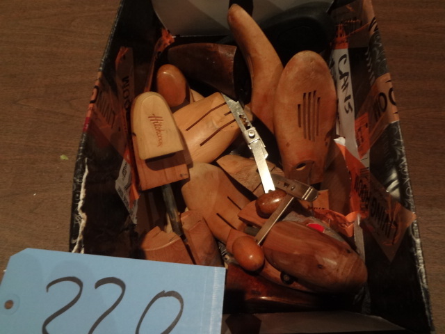 lot 220 image: Lot of Old Wooden Shoe Strechers