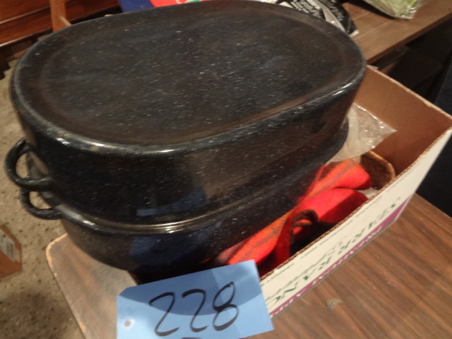 lot 228 image: Lot of stuff