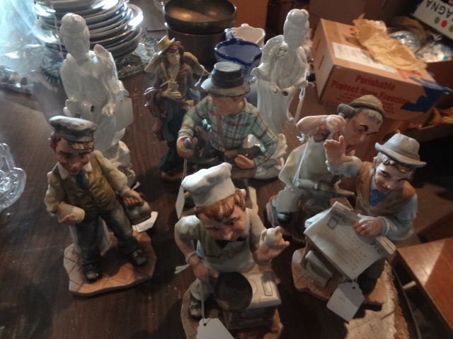 lot 237 image: Figurines