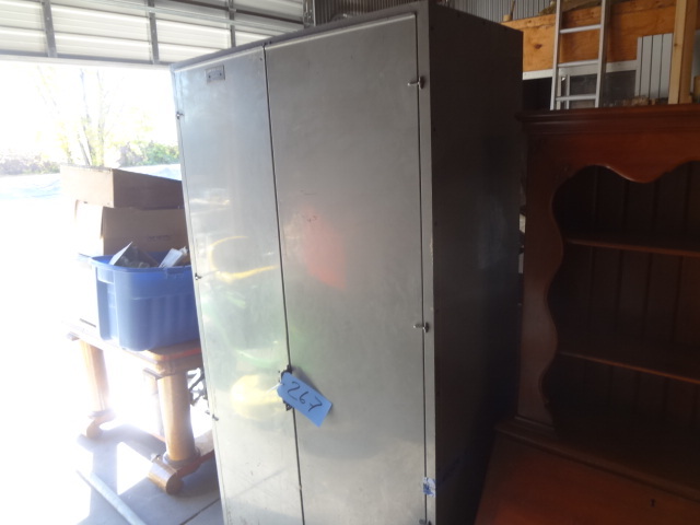 lot 267 image: Large Metal Cabinet