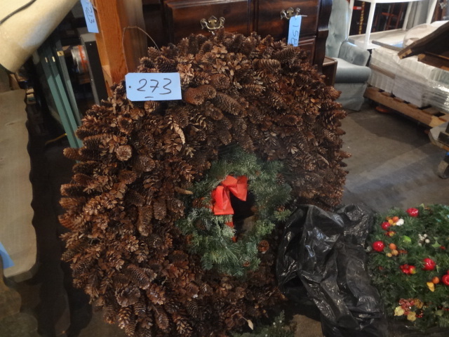 lot 273 image: Xmas Lot