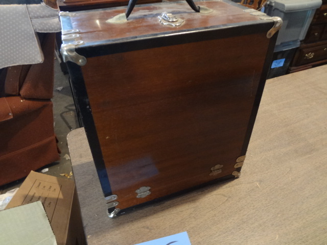 lot 295 image: 8mm Projector