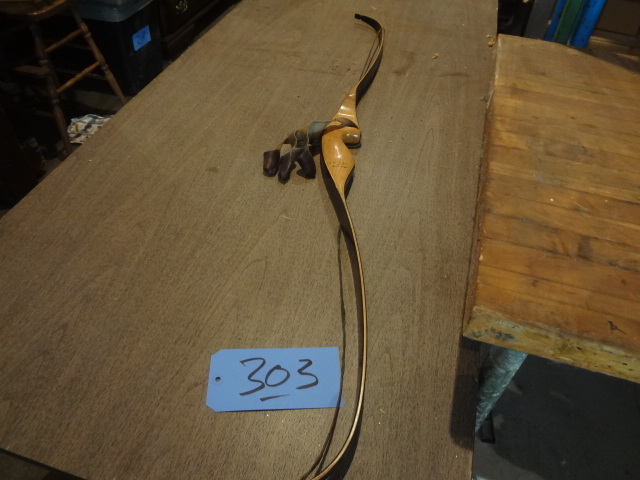 lot 303 image: Ben Pearson Hawk 7370 Recurve Bow