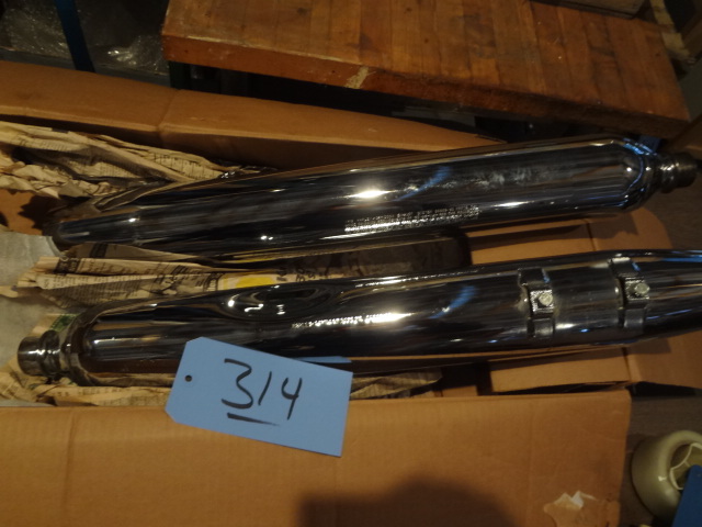 lot 314 image: Harley Exhaust Pipes
