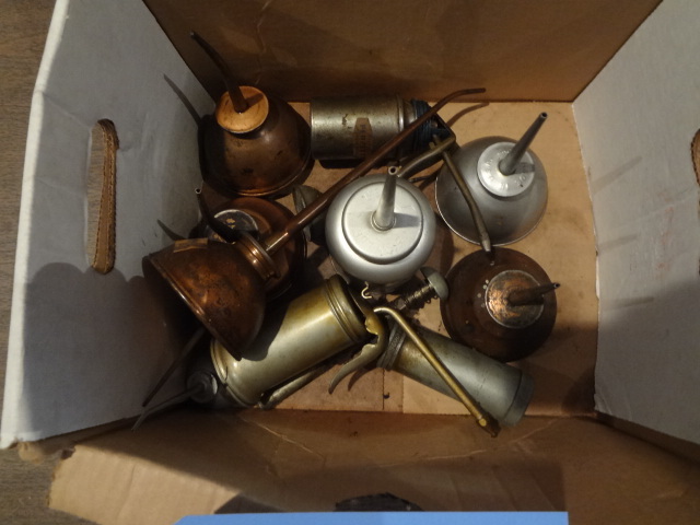 lot 316 image: Lot of Oil Cans