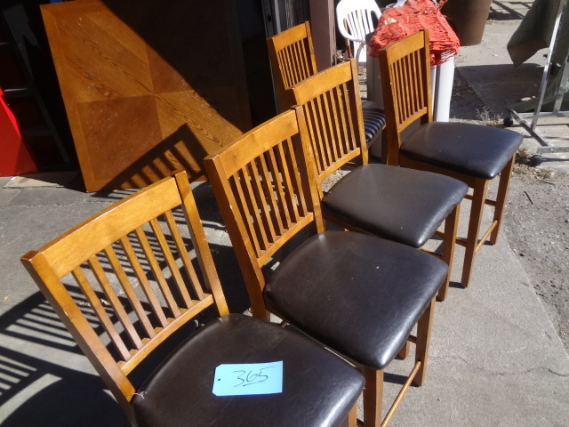 lot 365 image: Table and Chairs