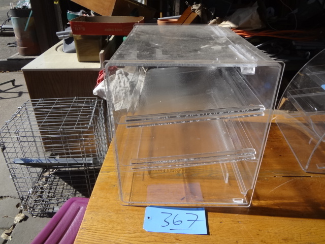 lot 367 image: Plastic Case