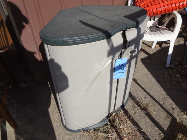 lot 371 image: Rubbermaid Cabinet