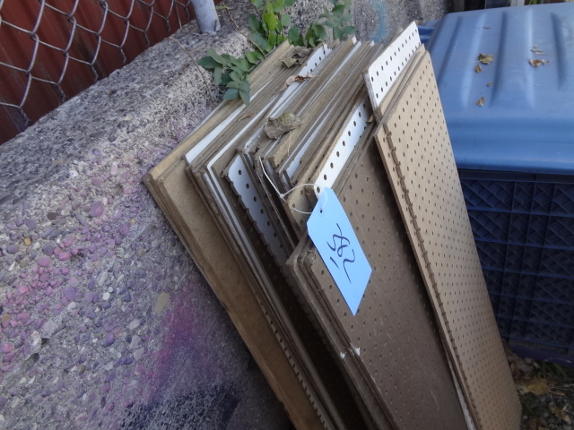 lot 382 image: Lot of Peg Board Pieces