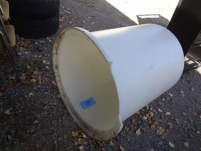 lot 390 image: Large Plastic Container