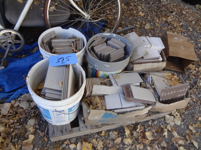 lot 395 image: Lot of Tile