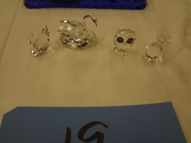 lot 19 image: Swarovski (4) Small Pieces