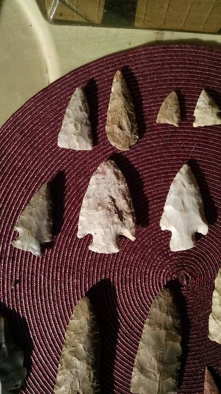 lot 407 image: Arrowheads