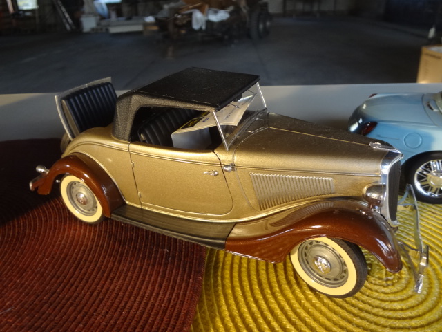 lot 419 image: Fords