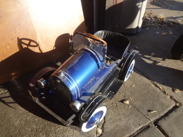 lot 484 image: Very Cute Pedal Car