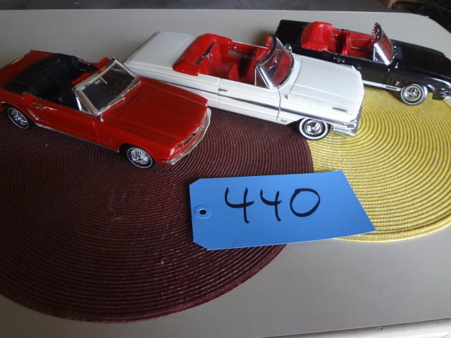 lot 440 image: Mustangs, Ford
