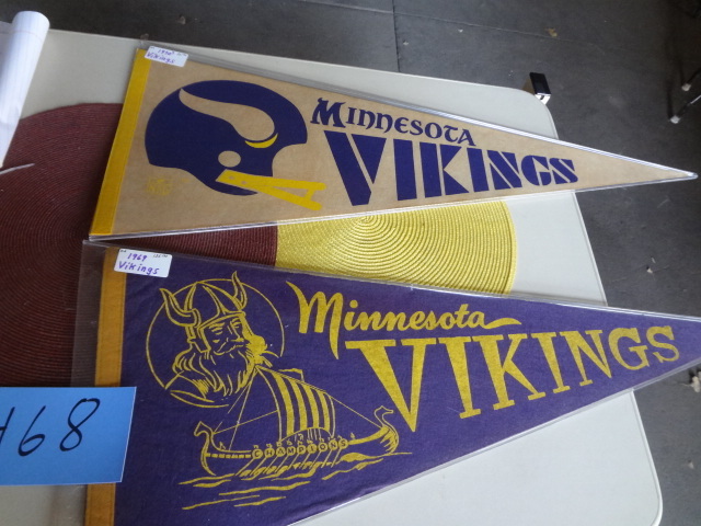 lot 468 image: Vikings Pennants