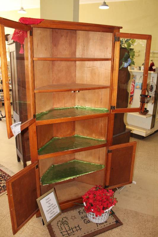 lot 9 image: Wooden Display Cabinet wGlass Doors 37 x 14 x 77.