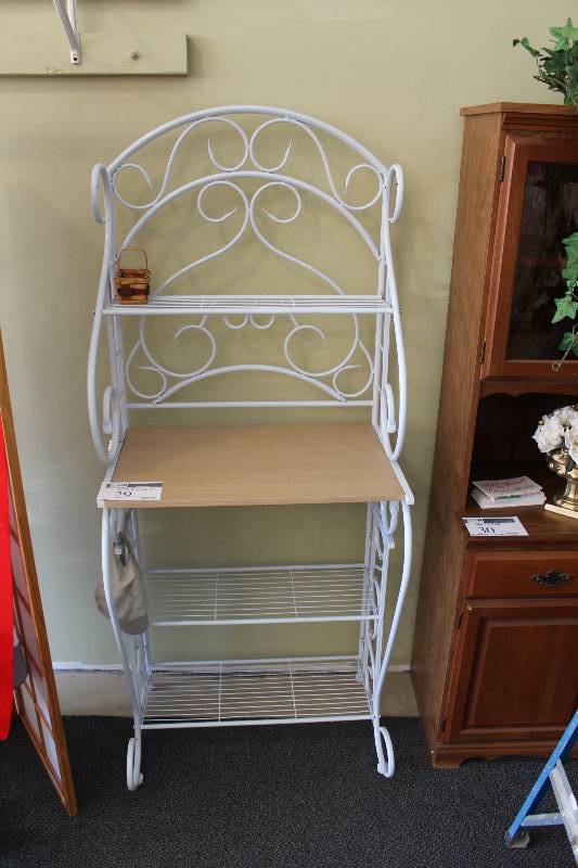 lot 29 image: Decorative Metal Shelf 27 x 177 x 67.